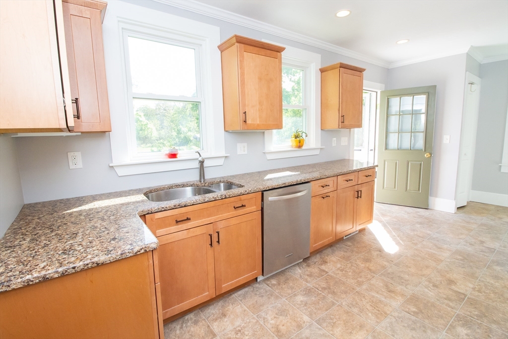 559 County Road Rochester, MA 02576 - Photo 7 of 28
