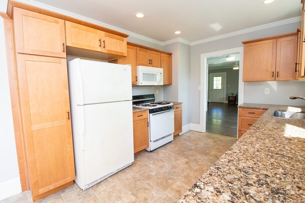 559 County Road Rochester, MA 02576 - Photo 8 of 28