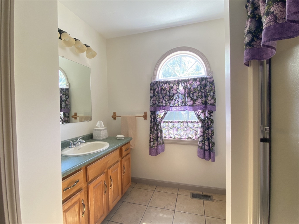 4 Mary's Way, Unit 4 Lakeville, MA 02347 - Photo 6 of 12