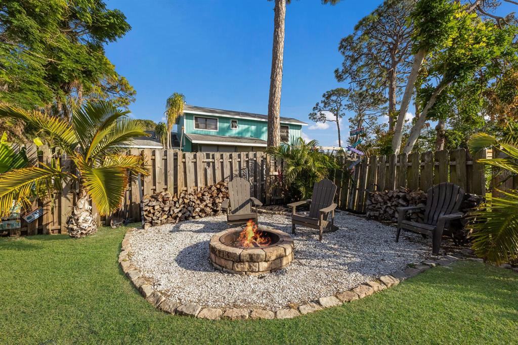 1898 Wharf Road Sarasota, FL 34231 - Photo 27 of 42 Firepit Area
