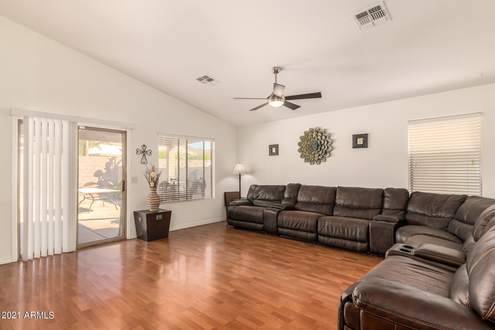 10534 West Zak Road Tolleson, AZ 85353 - Photo 6 of 22 0011-11 - Zak