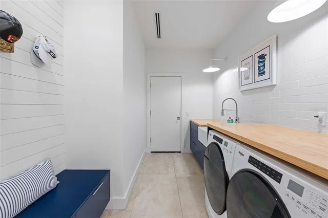 $1,140,000 | 6669 Windjammer Place, Lakewood Ranch, FL 34202