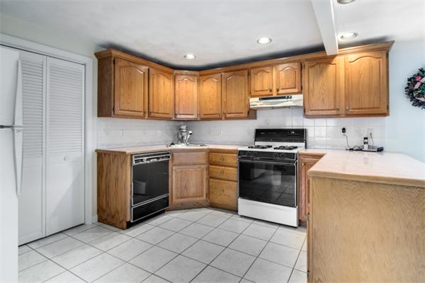 53 Elizabeth Road Billerica, MA 01821 - Photo 15 of 28 Gallery Image 15