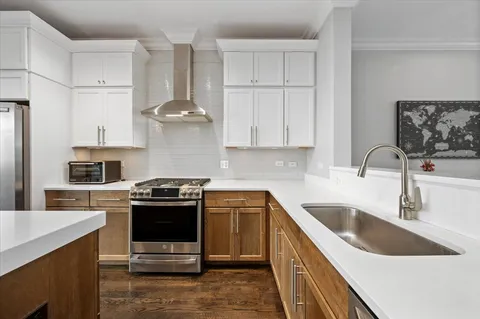 $789,000 | 3443 North Whipple Street, Chicago, IL 60618