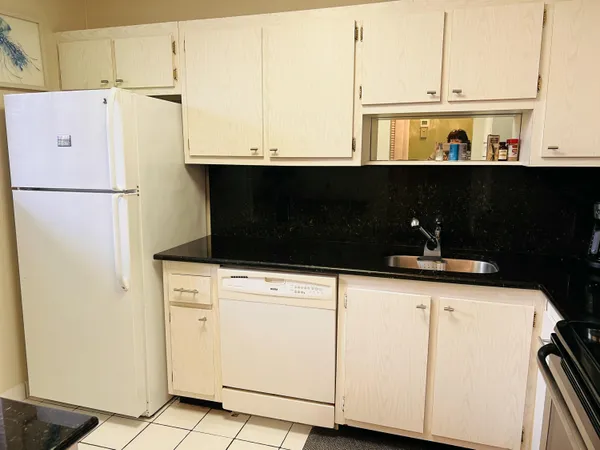 $2,400 | 4387 Trevi Court, Unit 107, Lake Worth, FL 33467