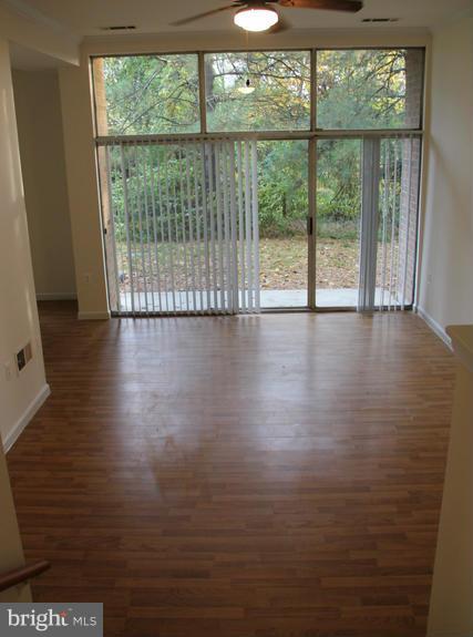 18628 Walkers Choice Road, Unit 1 Montgomery Village, MD 20886 - Photo 3 of 17 Living Room