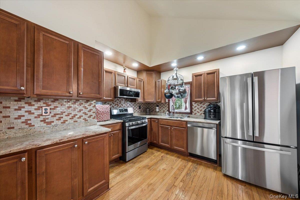 118 Hewitt Street Lake Peekskill, NY 10537 - Photo 13 of 48