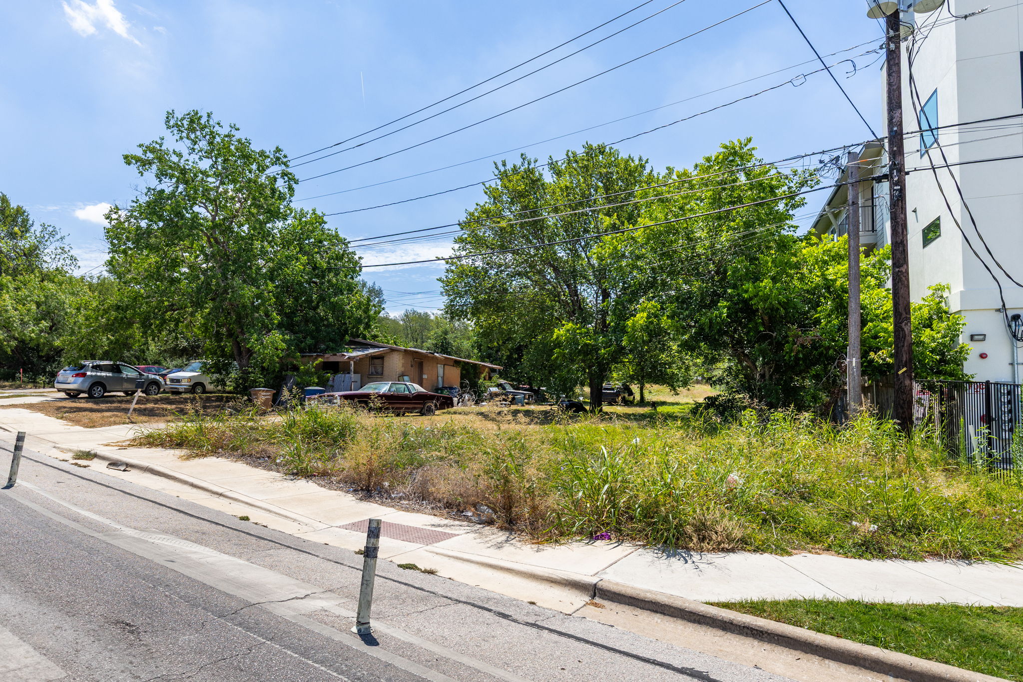1813 Webberville Road Austin, TX 78721 - Photo 16 of 20 Mature trees and lush greenery provide a natural backdrop to this promising residential lot.