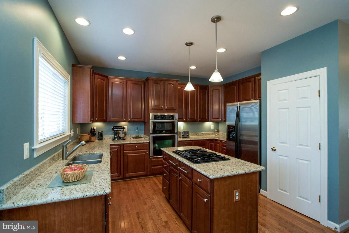 9120 Furey Road Lorton, VA 22079 - Photo 3 of 25 Kitchen w/stainless, wall oven