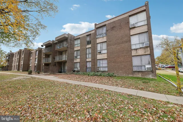 a view of a large building with a big yard