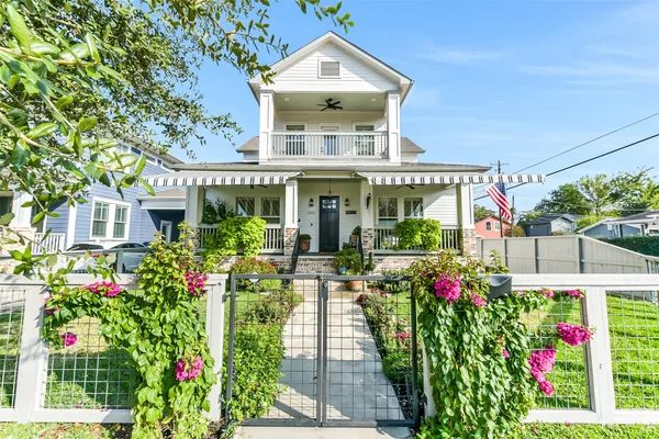 $899,999 | 1202 Walton Street, Houston, TX 77009