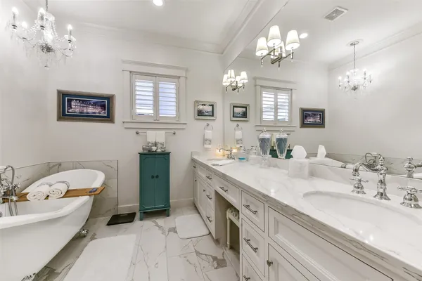 $929,999 | 1202 Walton Street, Houston, TX 77009