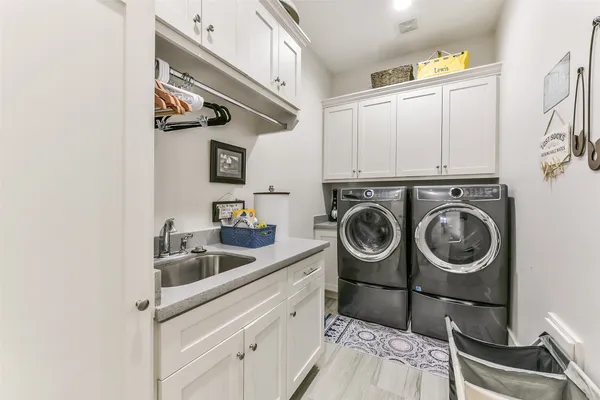 $929,999 | 1202 Walton Street, Houston, TX 77009