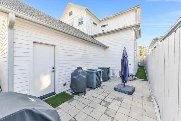 $929,999 | 1202 Walton Street, Houston, TX 77009