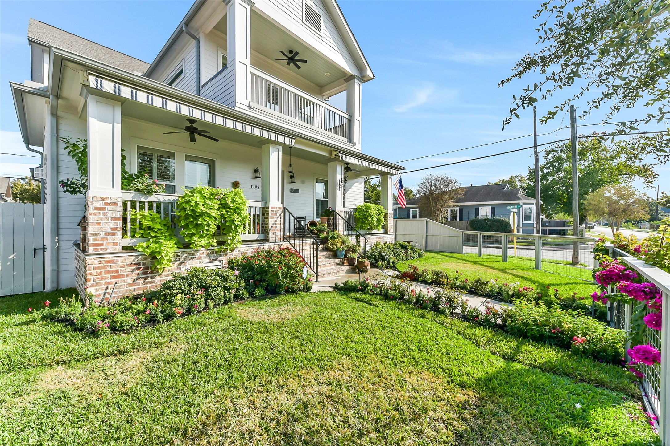 1202 Walton Street Houston, TX 77009 - Photo 5 of 46