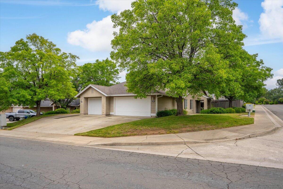 4597 Lynbrook Loop Redding, CA 96003 - Photo 4 of 36 Lynbrook Loop