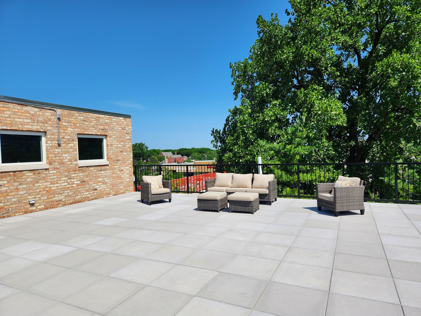 5240 North Winthrop Avenue, Unit 304 Chicago, IL 60640 - Photo 3 of 9