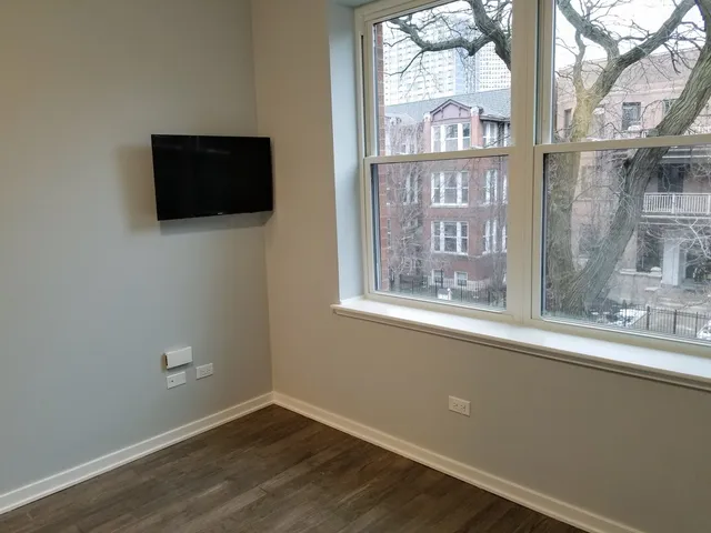 $1,095 | 5240 North Winthrop Avenue, Unit 304, Chicago, IL 60640