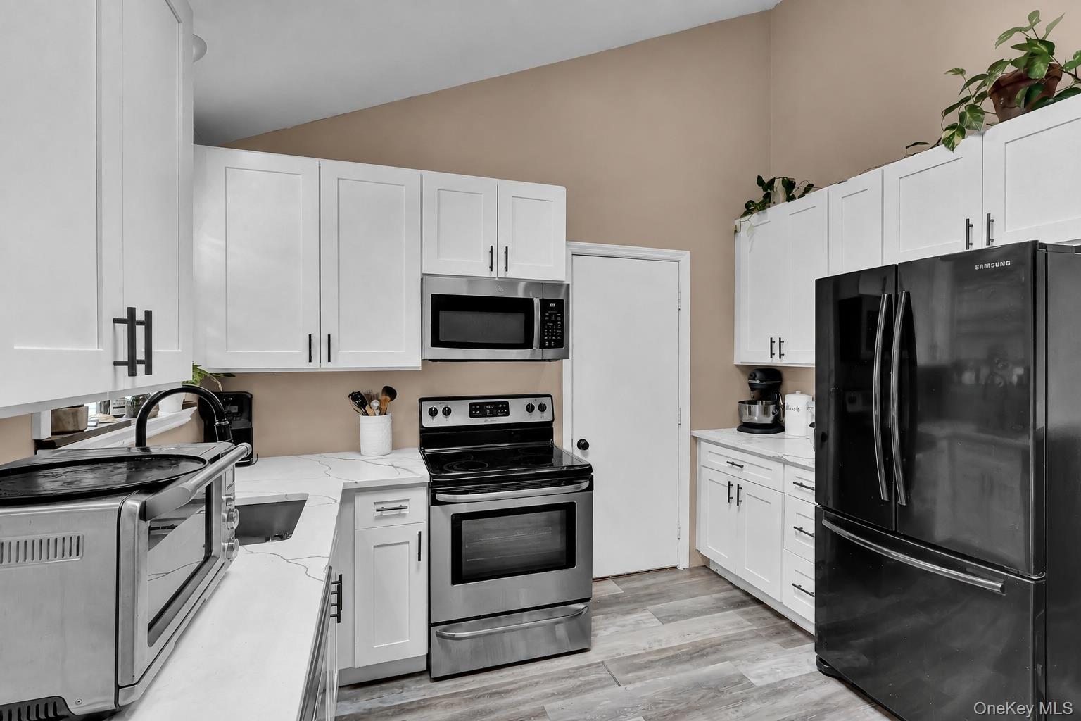 84 Palm Road Rocky Point, NY 11778 - Photo 9 of 18 Eat-In-Kitchen