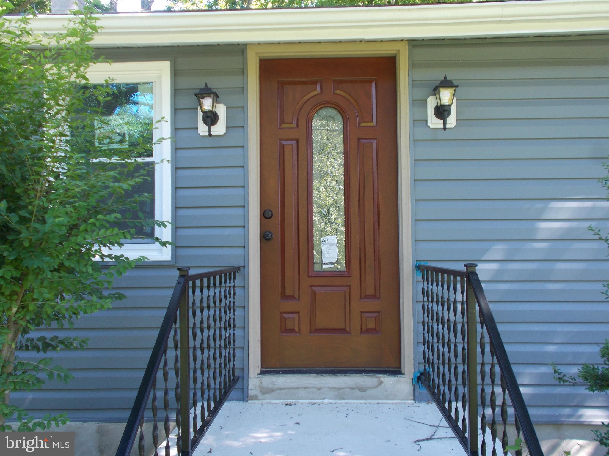 400 Mill Swamp Road Edgewater, MD 21037 - Photo 3 of 32 Front Entrance