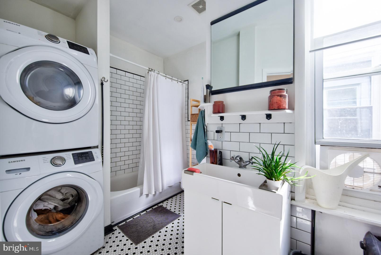 2044 Tasker Street Philadelphia, PA 19145 - Photo 9 of 15 a view of kitchen with washer and dryer