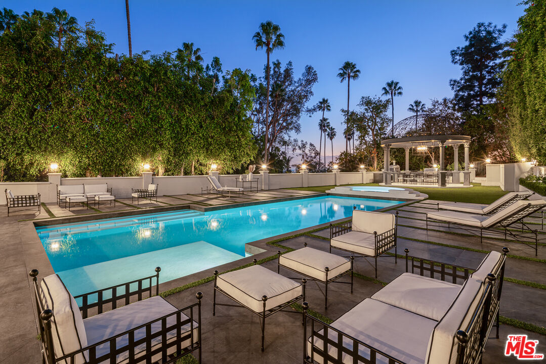 402 Doheny Road Beverly Hills, CA 90210 - Photo 2 of 55