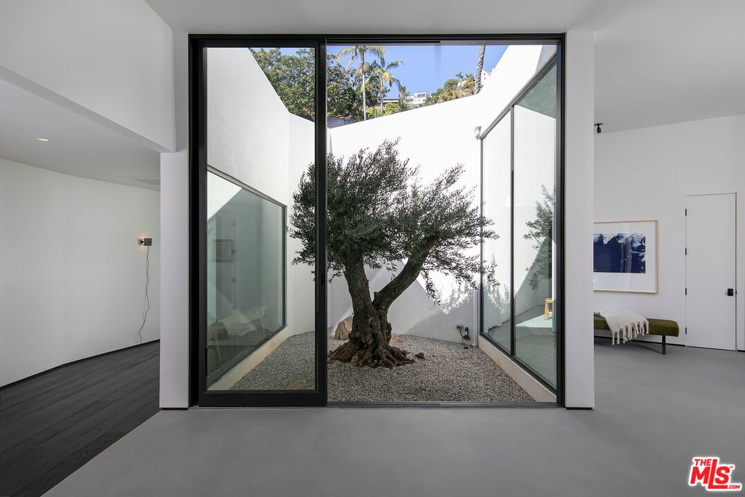 1731 Rising Glen Road Los Angeles, CA 90069 - Photo 4 of 27 a view of a entryway