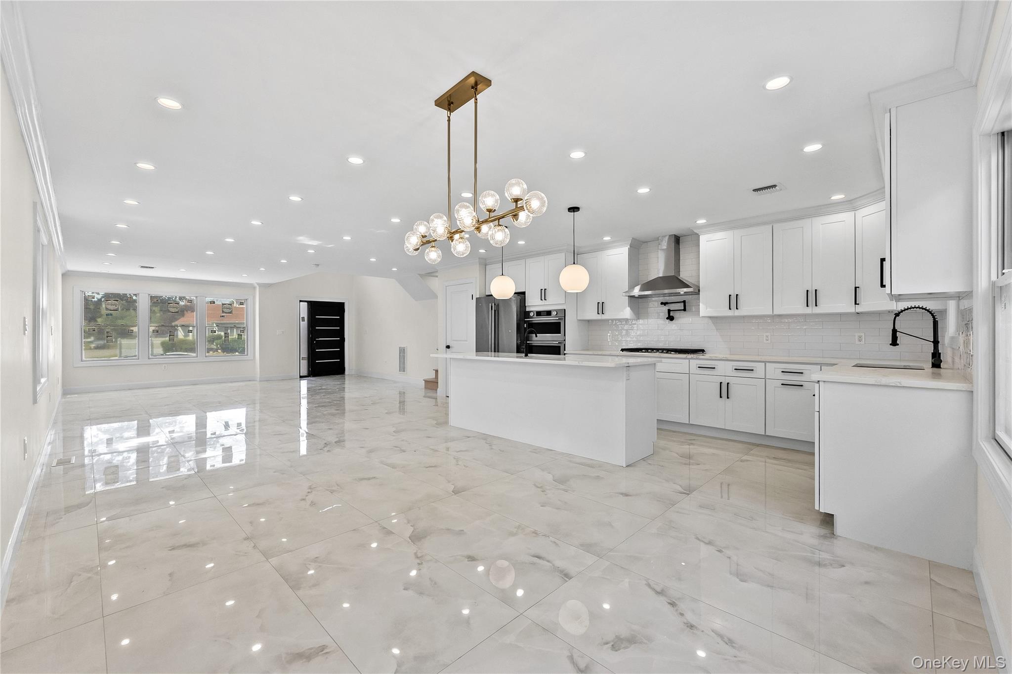 2 Circle Drive Syosset, NY 11791 - Photo 8 of 43