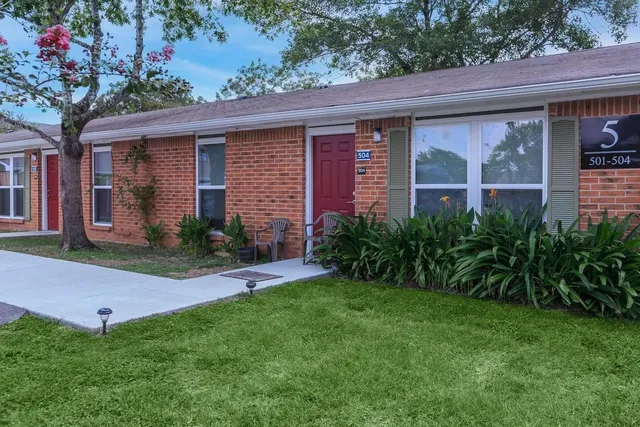 $913 | 401 Highway 95, Elgin, TX 78621