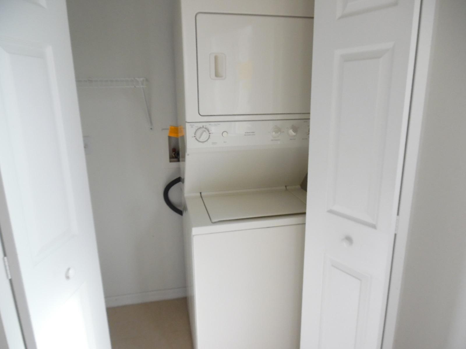 1974 Alamanda Way Riviera Beach, FL 33404 - Photo 11 of 20 Laundry