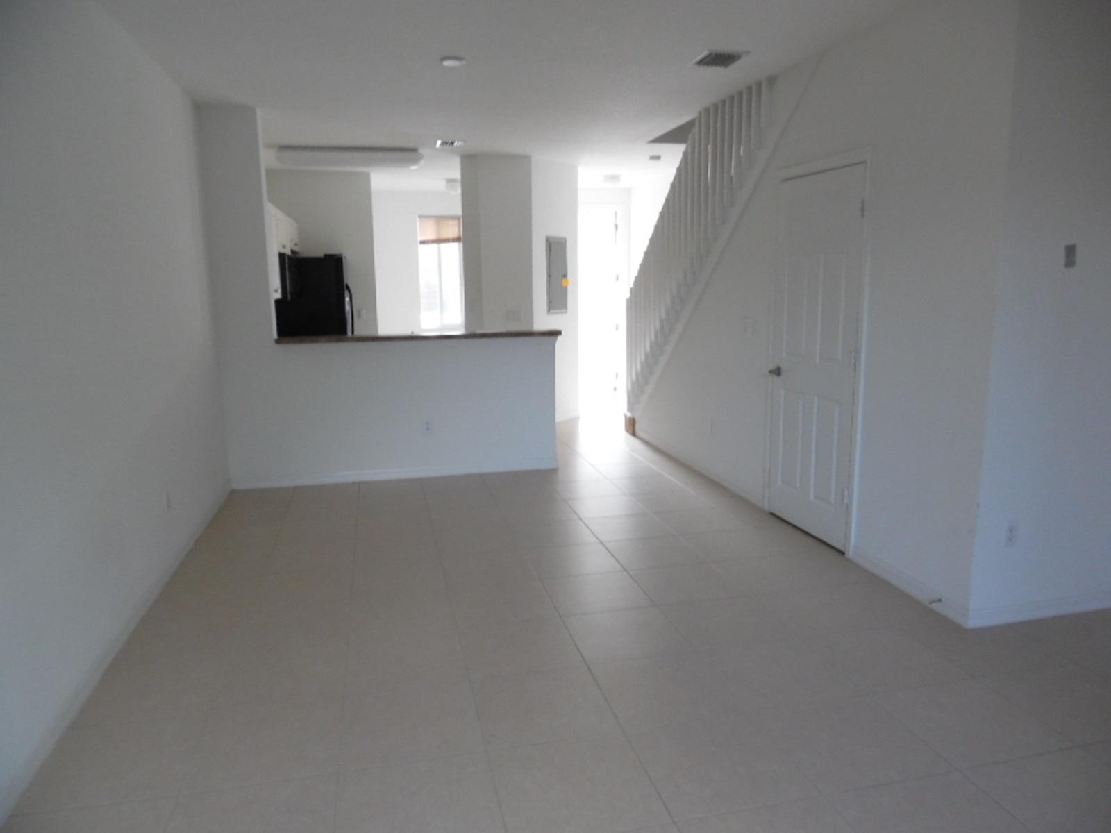 1974 Alamanda Way Riviera Beach, FL 33404 - Photo 4 of 20 Living Room