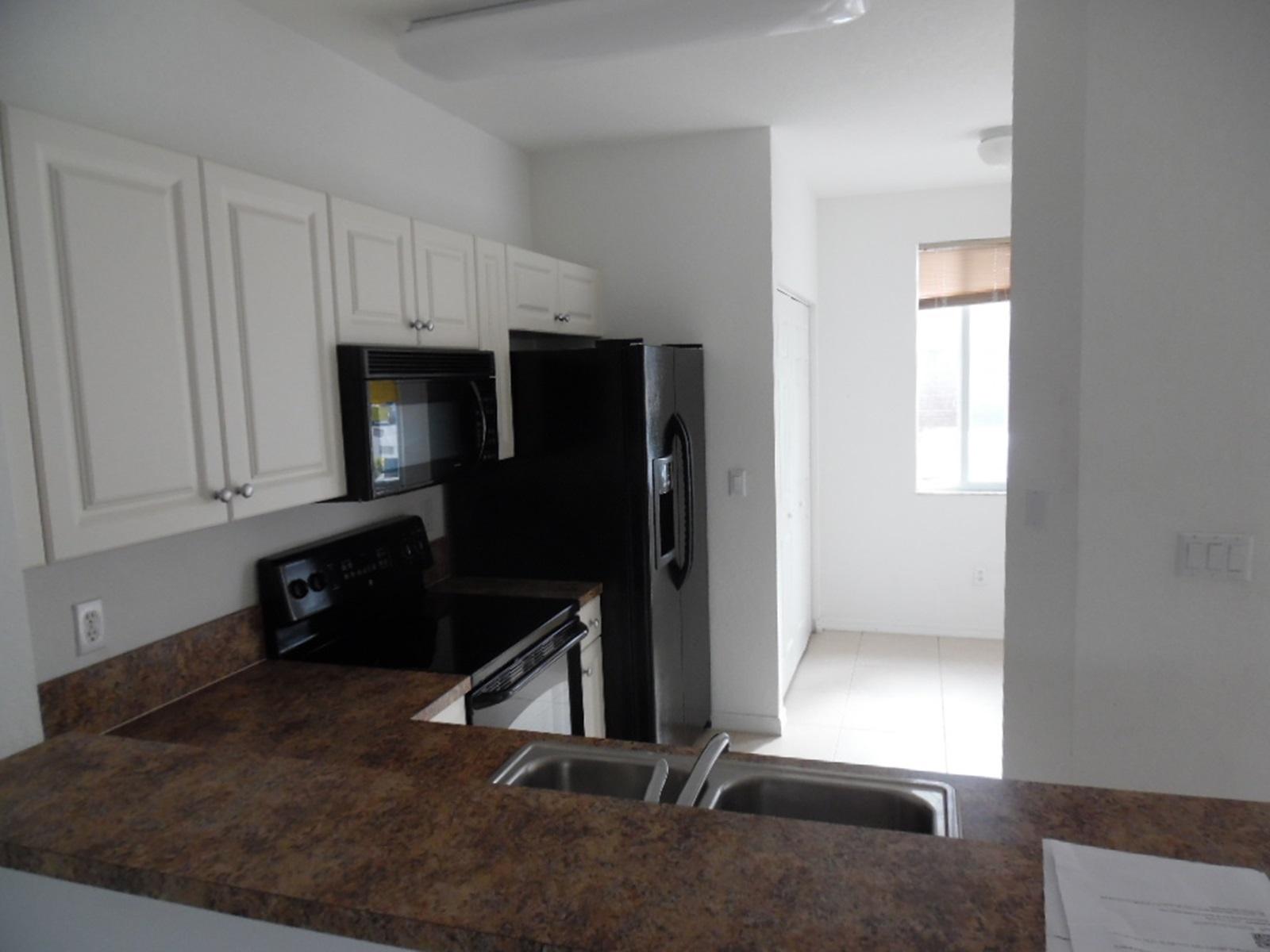 1974 Alamanda Way Riviera Beach, FL 33404 - Photo 7 of 20 Kitchen