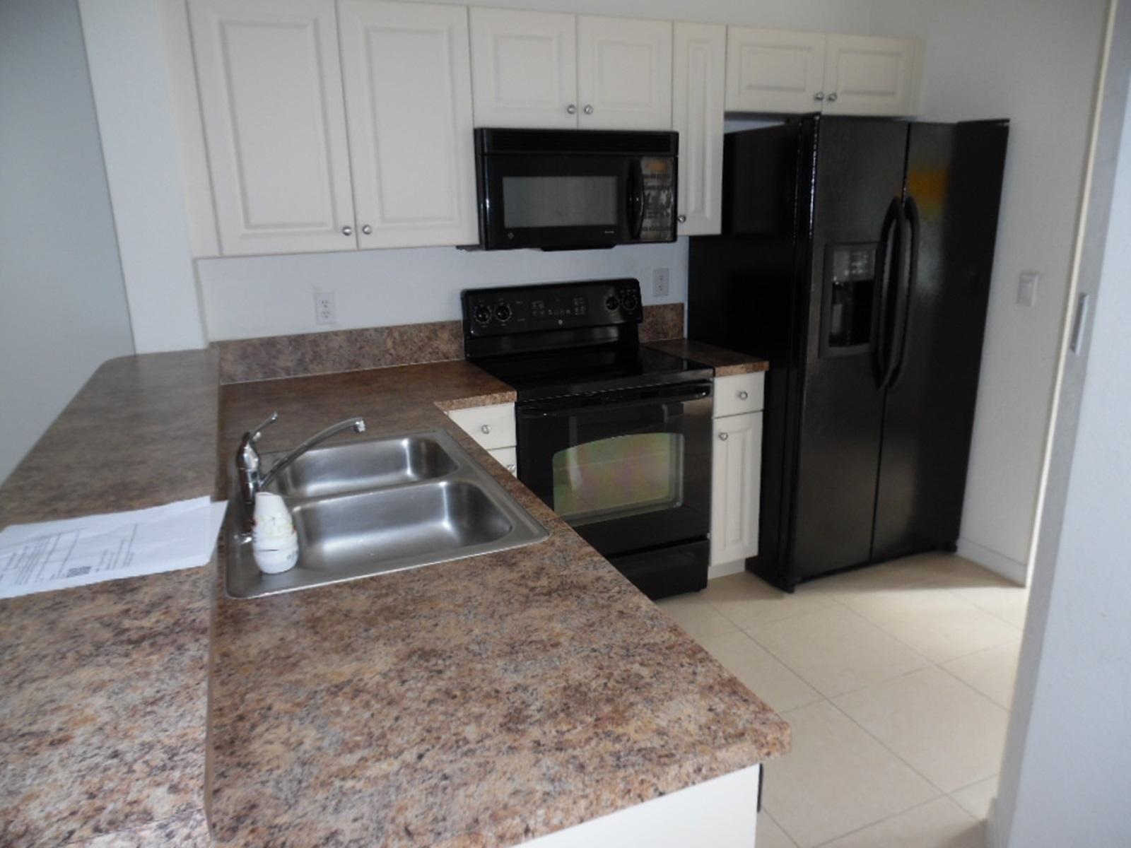 1974 Alamanda Way Riviera Beach, FL 33404 - Photo 8 of 20 Kitchen