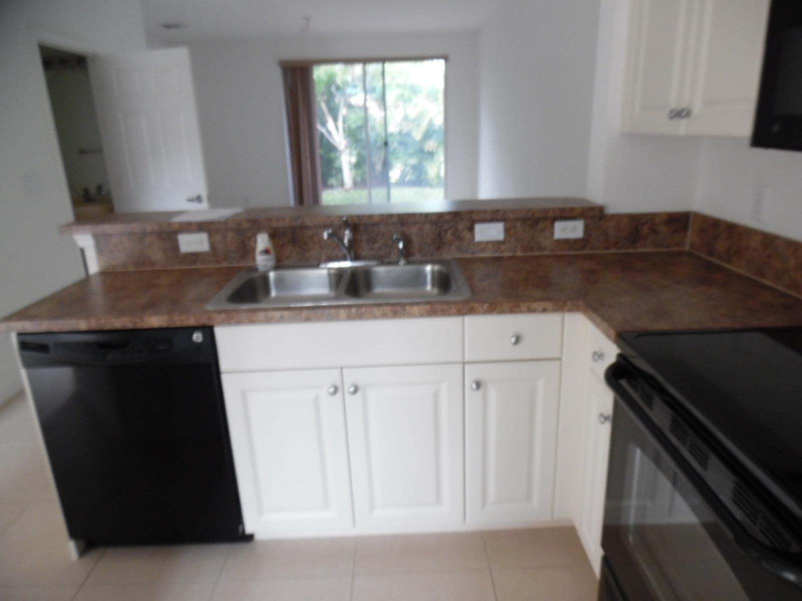 1974 Alamanda Way Riviera Beach, FL 33404 - Photo 10 of 20 Kitchen