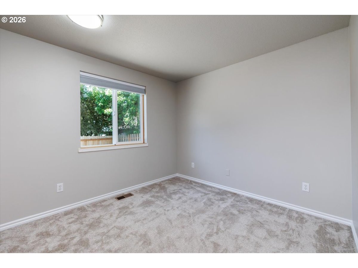 7025 Southwest 174th Avenue Beaverton, OR 97007 - Photo 18 of 38