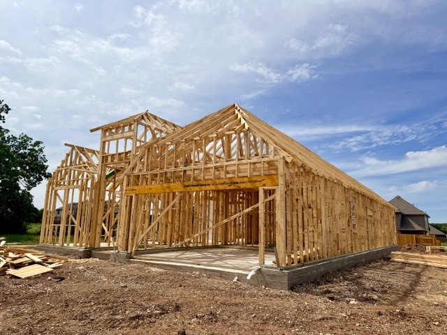 632 Hickory Bend Trail Georgetown, TX 78628 - Photo 3 of 5 a view of a large building