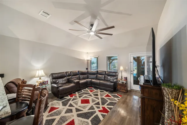 $299,900 | 166 Doe Run Drive, Huntsville, TX 77320