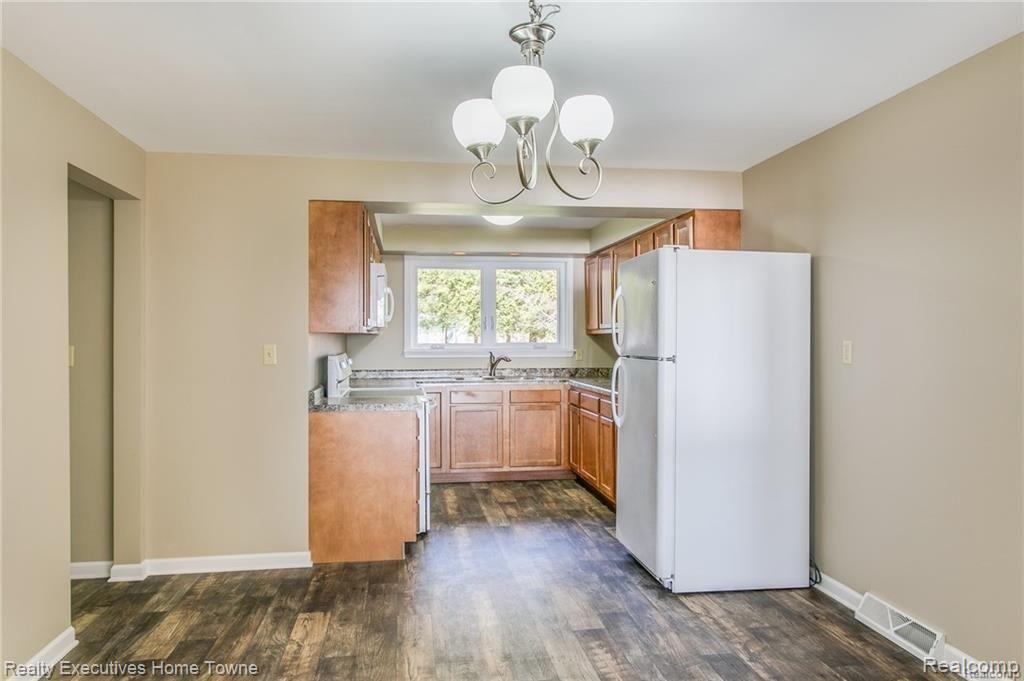 7150 Lakeshore Road Palms, MI 48465 - Photo 17 of 31