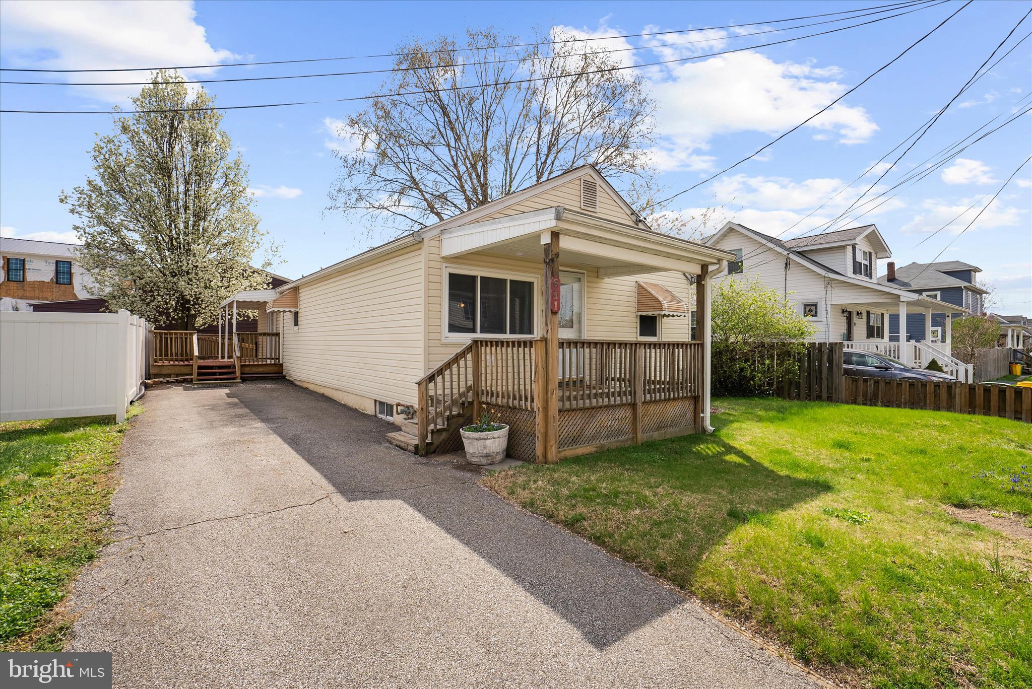 631 Cresswell Road Baltimore, MD 21225 - Photo 3 of 44