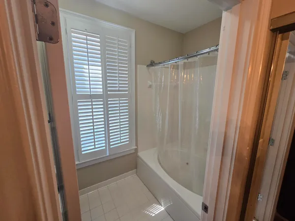 $2,450 | 113 Village Lane, Memphis, TN 38103