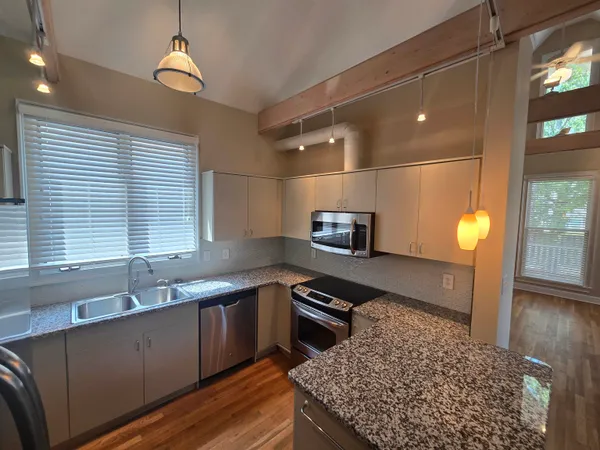 $2,450 | 113 Village Lane, Memphis, TN 38103