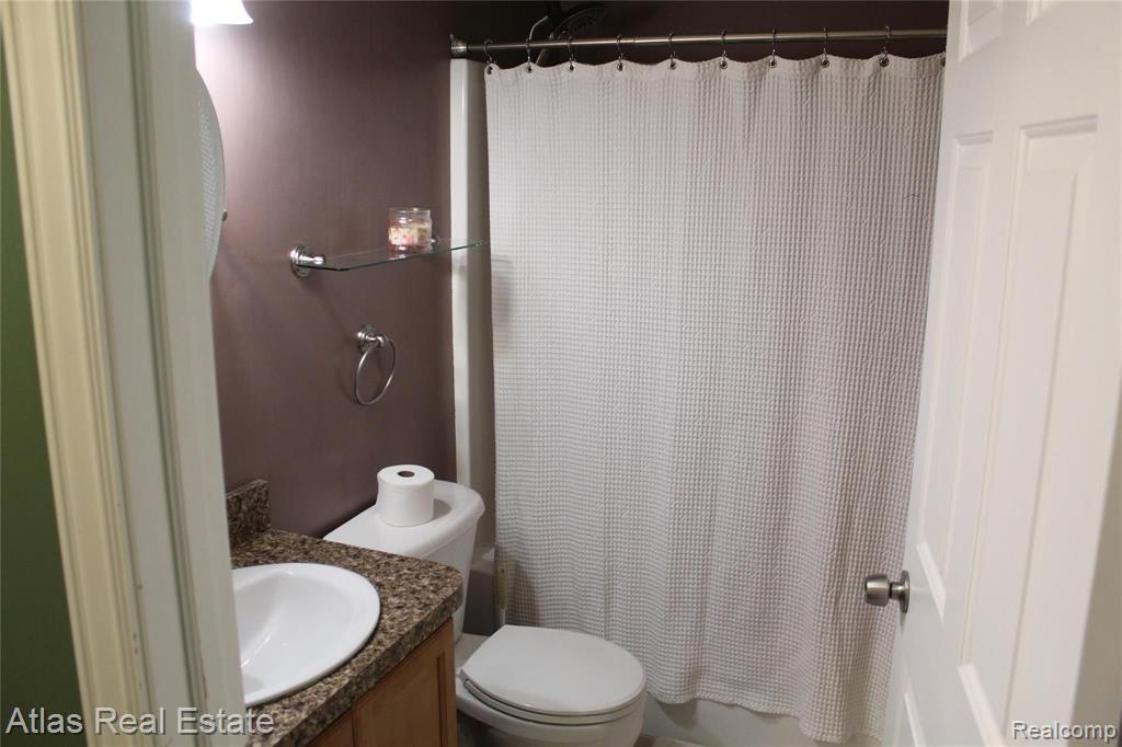 5430 East Carpenter Road Flint, MI 48506 - Photo 29 of 37