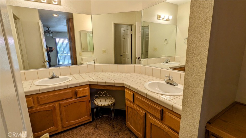 11682 Maple Street Apple Valley, CA 92308 - Photo 6 of 10 Primary Bathroom