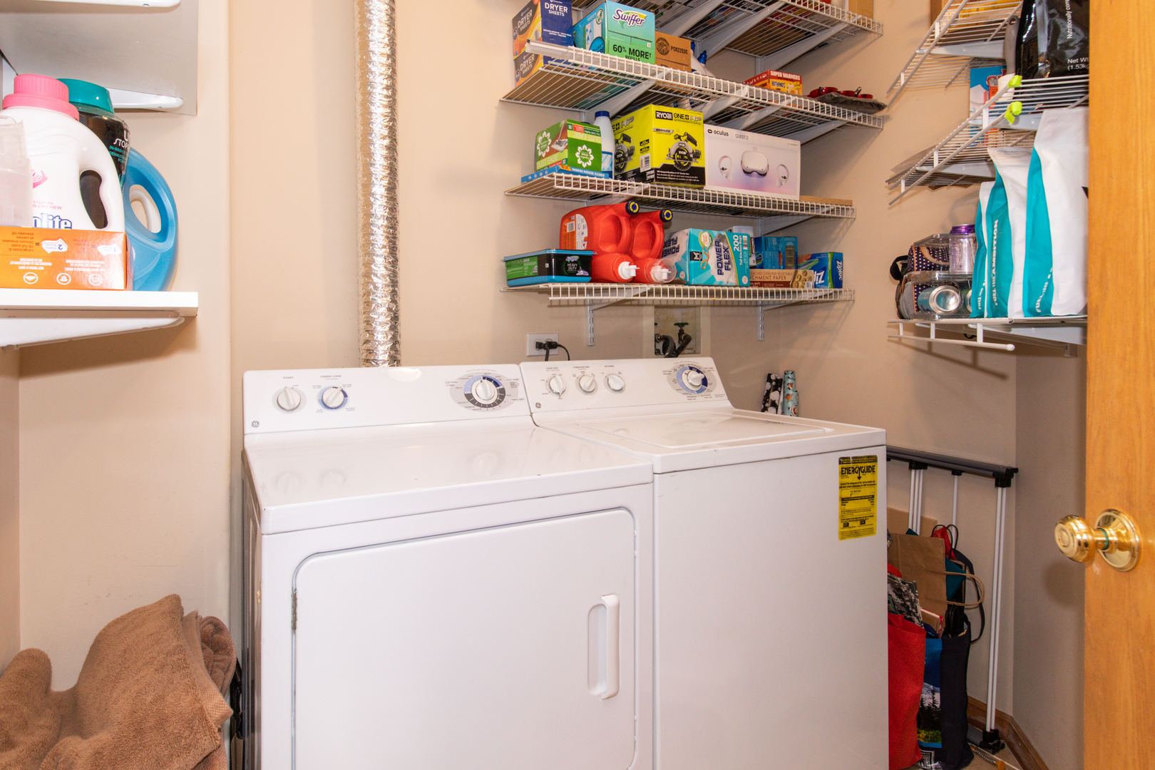 1705 Pavilion Way, Unit 401 Park Ridge, IL 60068 - Photo 23 of 25 a utility room with dryer and washer
