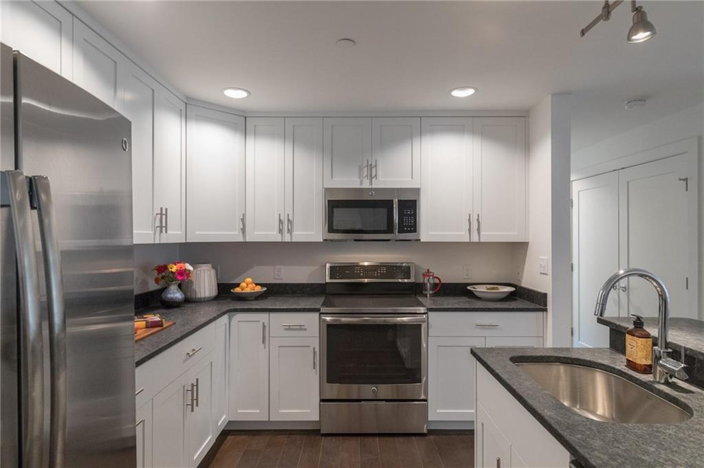 25 High Street, Unit 201 Portland, ME 04101 - Photo 19 of 24 Photo