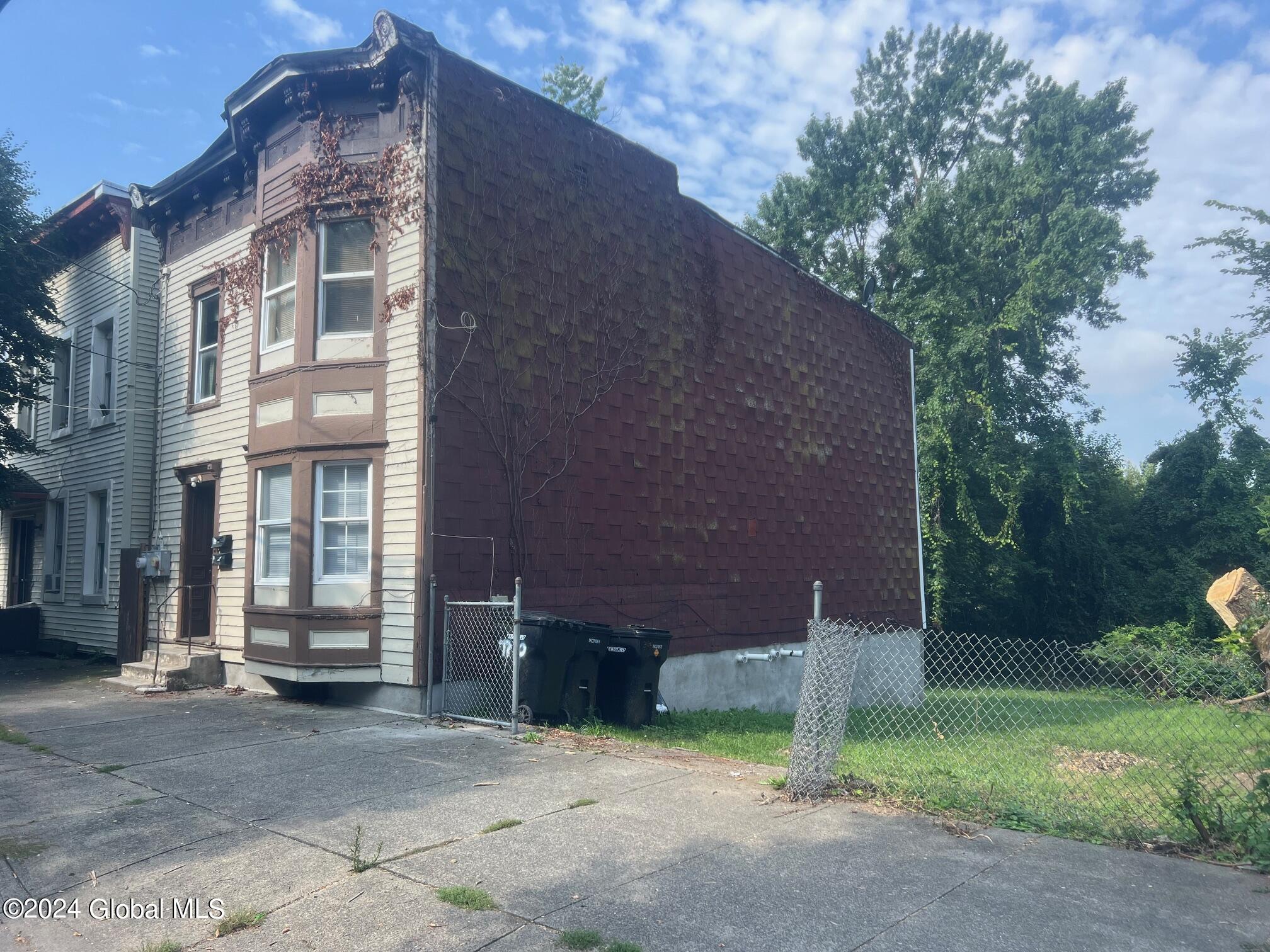 321 9th Street Troy, NY 12180 - Photo 2 of 7 IMG_1701