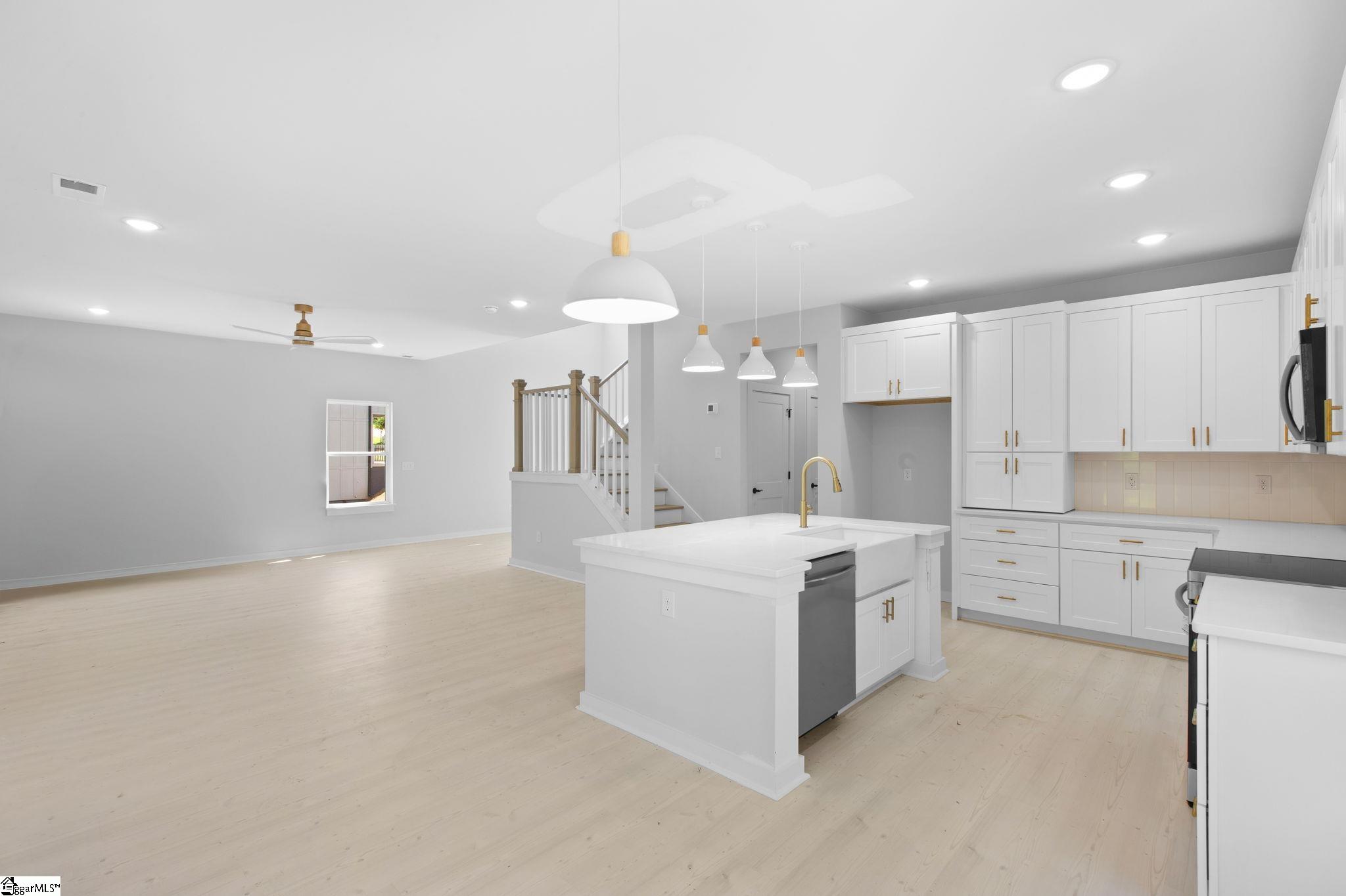 110 Anchor Road Greenville, SC 29617 - Photo 3 of 14 Gallery Image 3