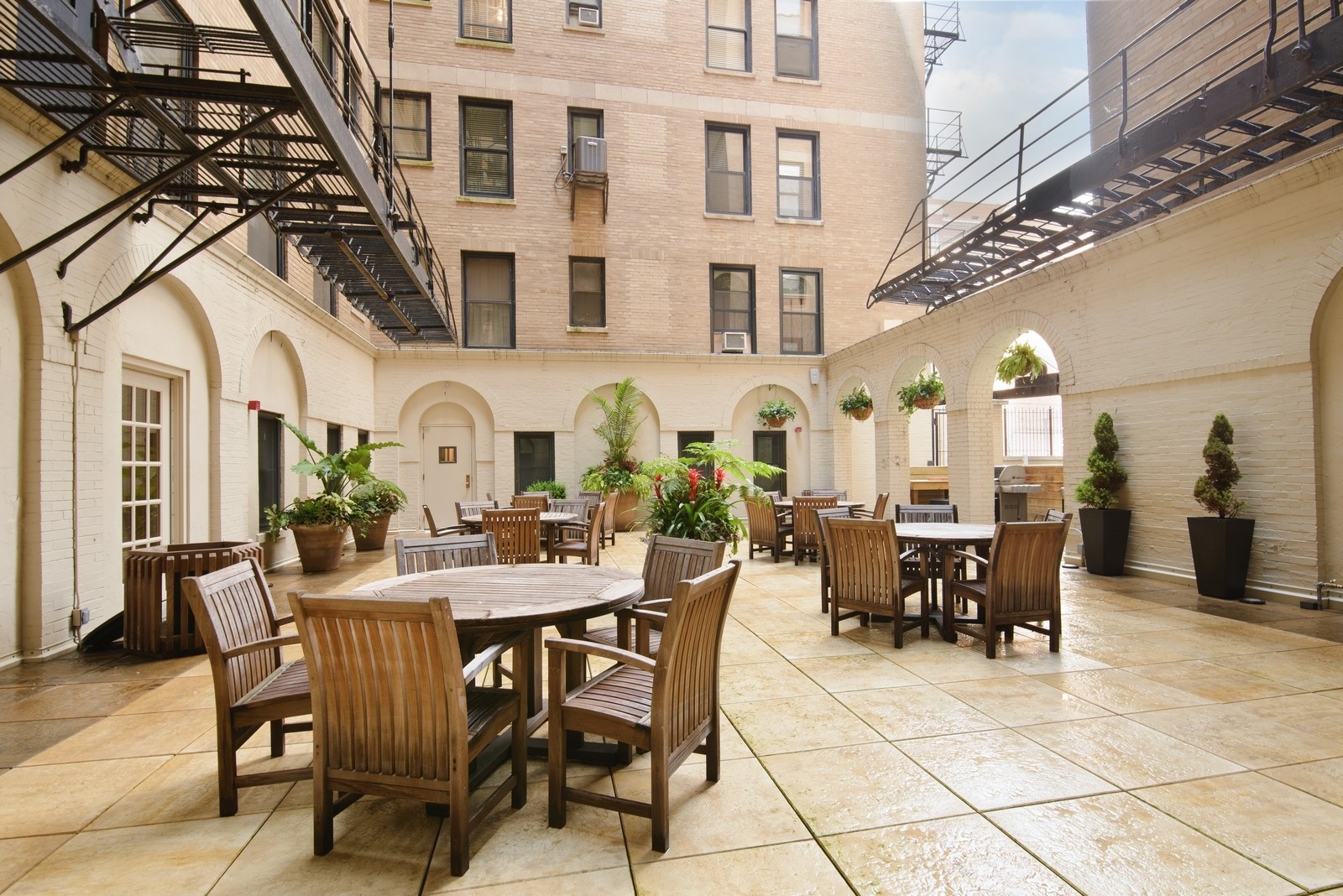 3100 North Sheridan Road, Unit 11D Chicago, IL 60657 - Photo 33 of 36 Gallery Image 33