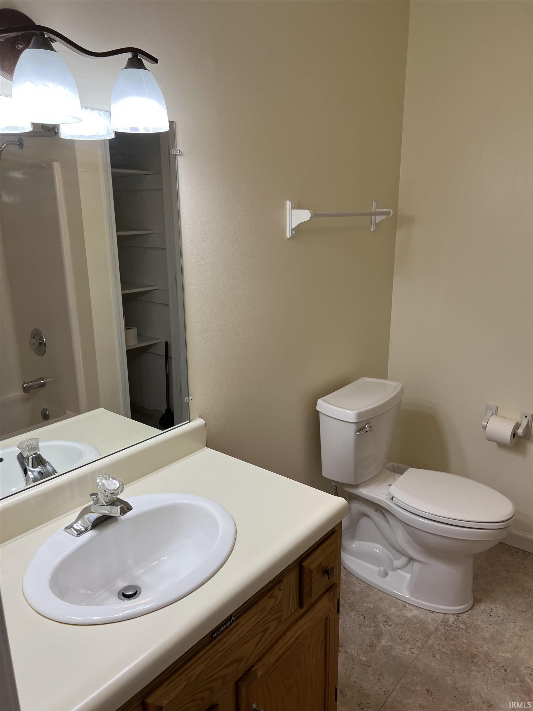 1368 South College Mall Road, Unit I4 Bloomington, IN 47401 - Photo 13 of 19