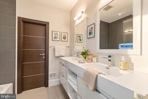 $829,700 | 1711 D Street Southeast, Unit 2, Washington, DC 20003